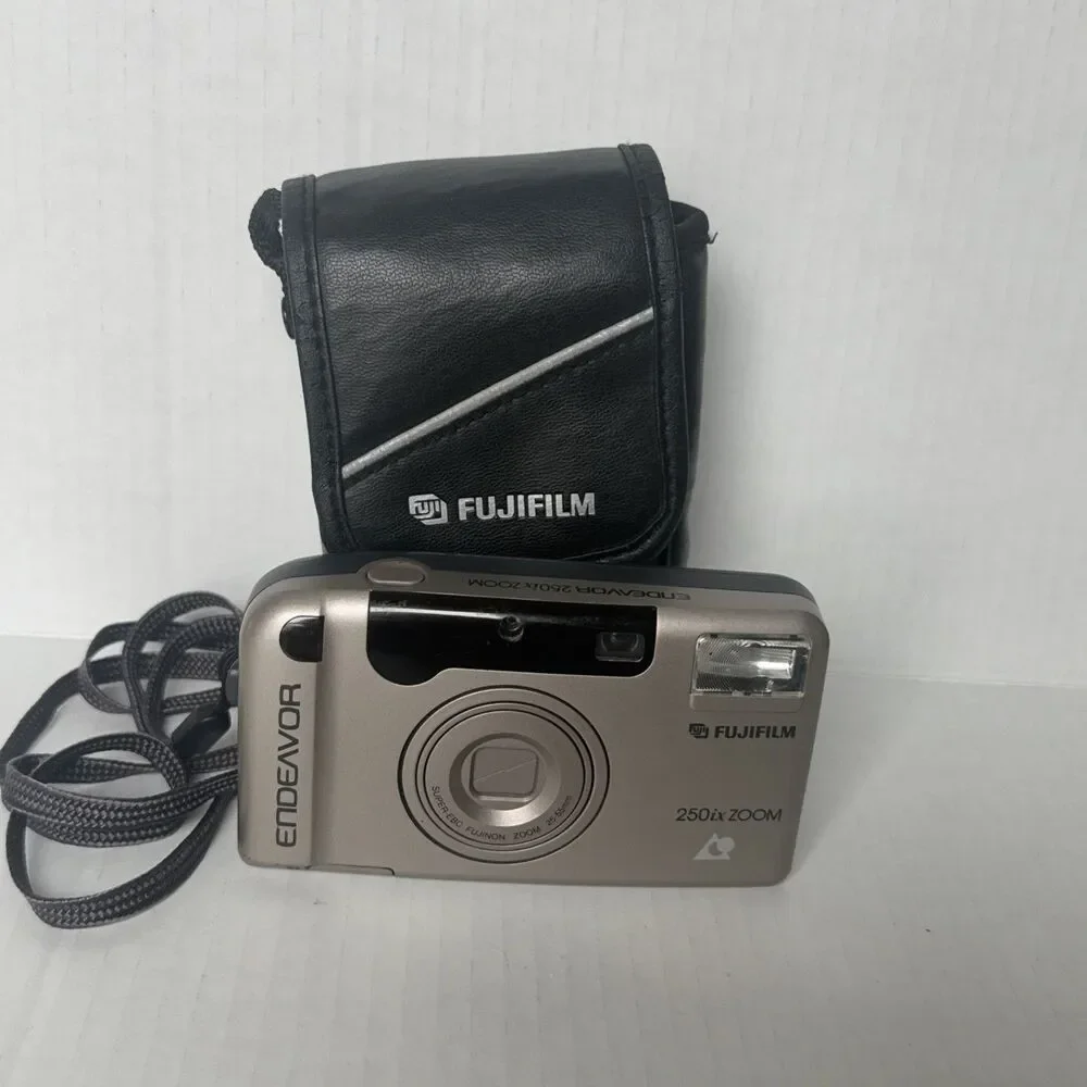 FUJIFILM Endeavor 250ix ZOOM 25-55mm Film Camera with case Not tested